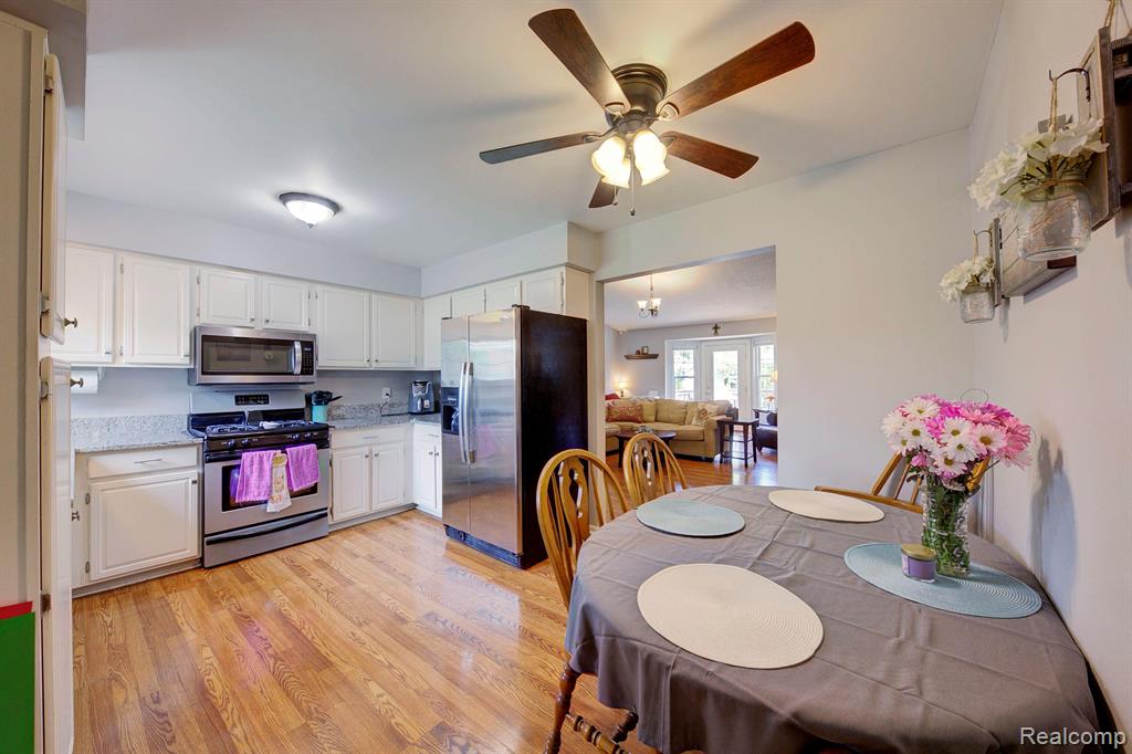 42582 WOODBRIDGE Drive, Canton, MI 48188 — Photo 9