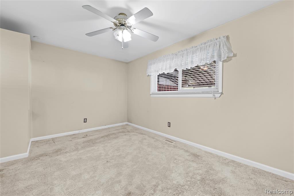 22356 Woodstock Court, Woodhaven, MI 48183 — Photo 15