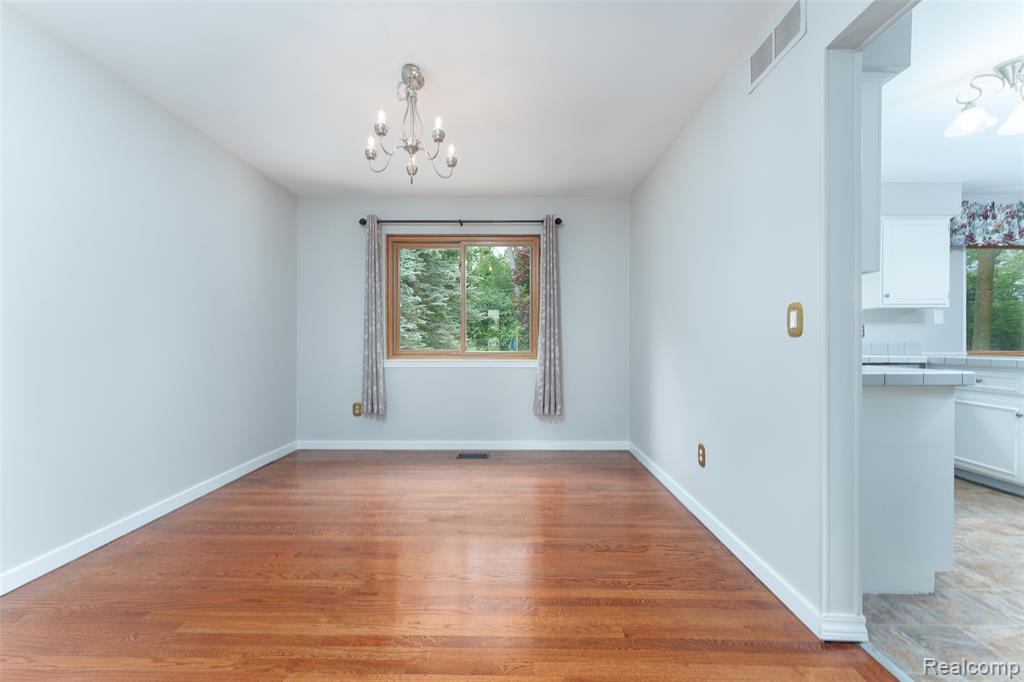4276 Macqueen Drive, West Bloomfield, MI 48323 — Photo 14