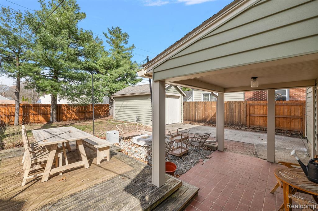 915 FARMDALE Street, Ferndale, MI 48220 — Photo 21