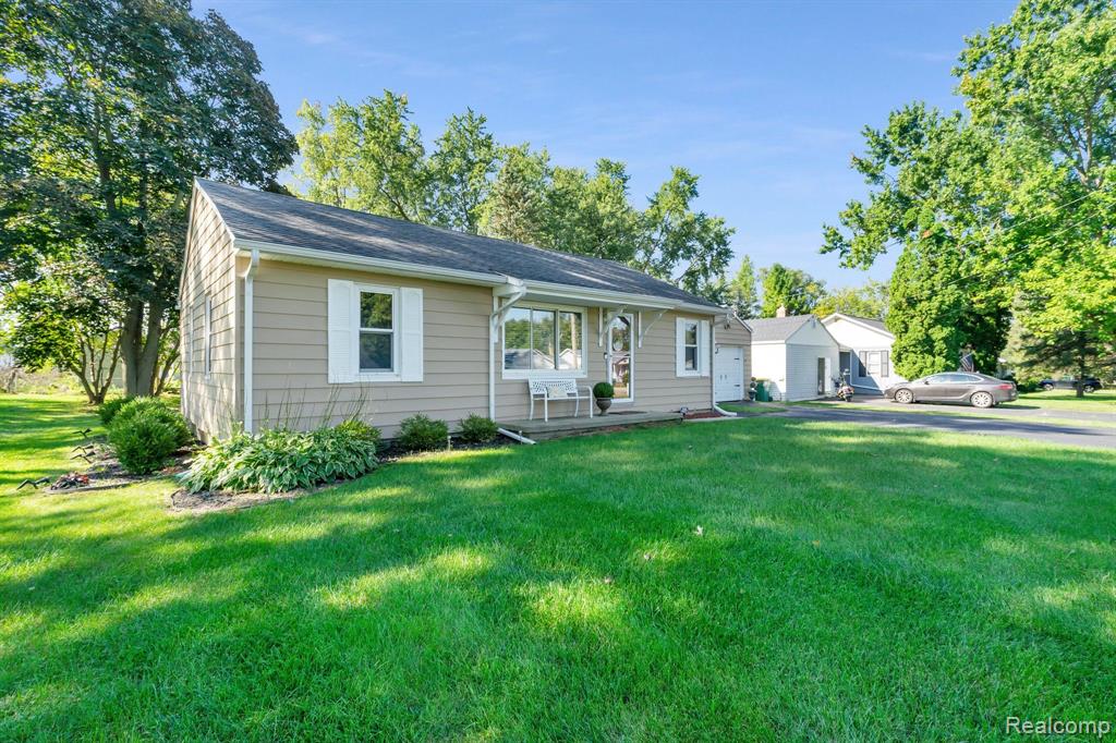 578 WILSON Avenue, Mount Morris, MI 48458 — Photo 2