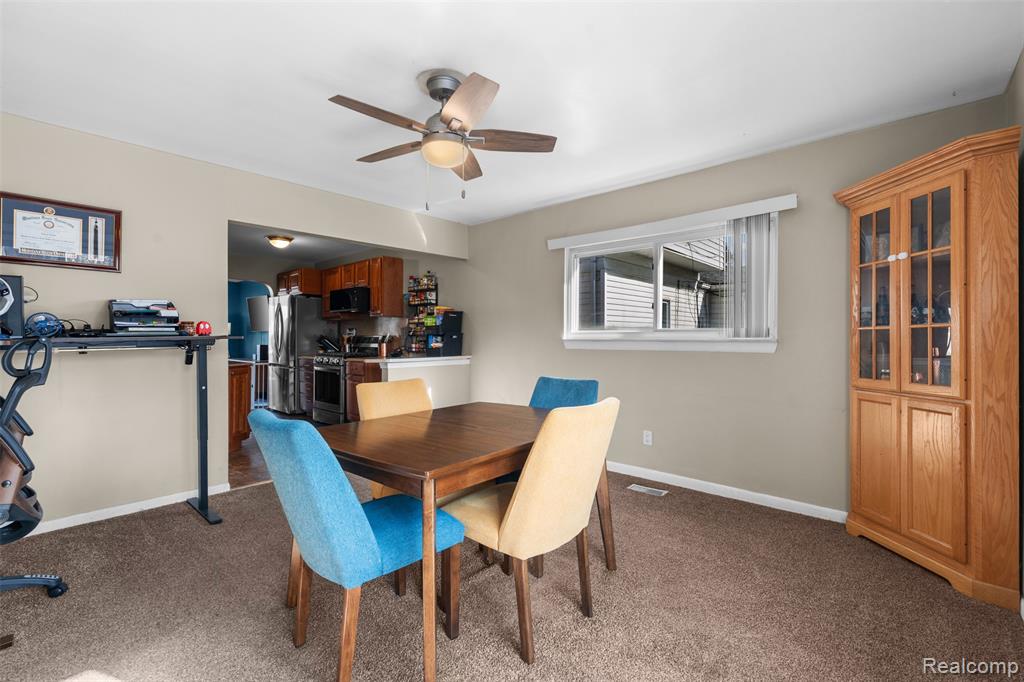 592 E Dallas Avenue, Madison Heights, MI 48071 — Photo 12