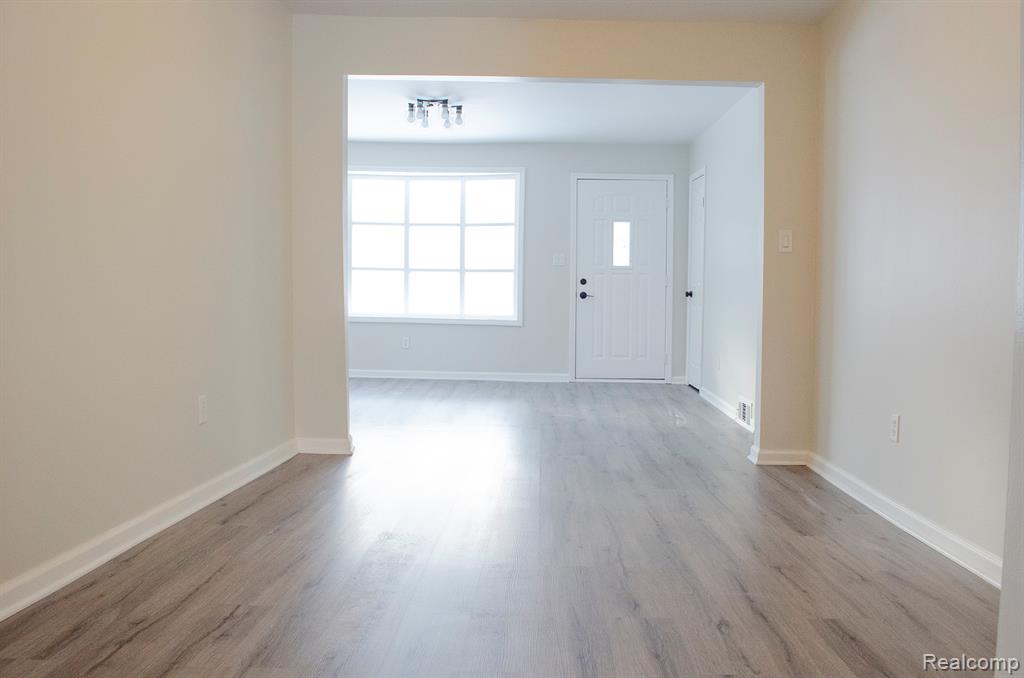 5850 Deering Street, Garden City, MI — Photo 12