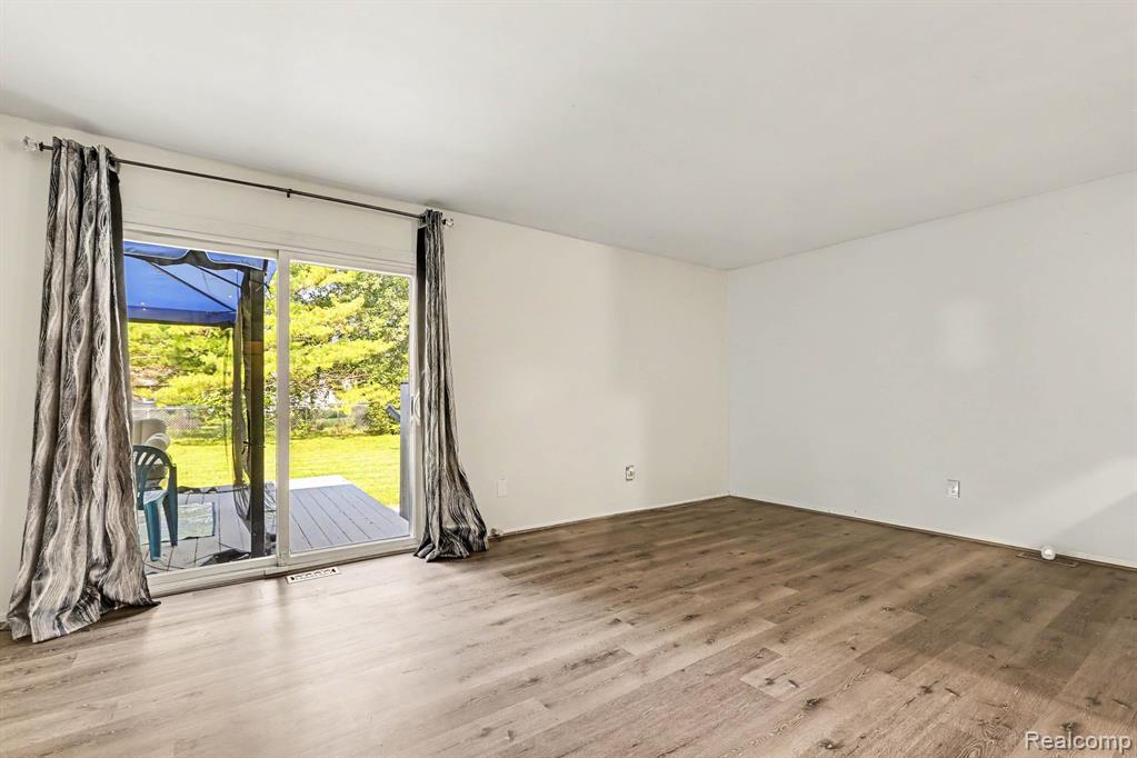 5540 New Meadow Drive, Ypsilanti, MI 48197 — Photo 11