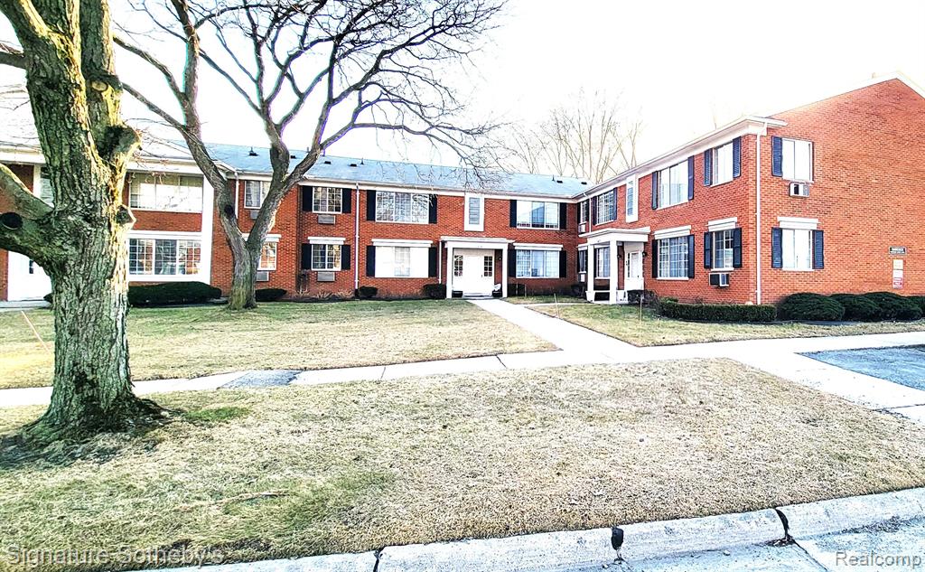 20870 Wildwood, 221, Harper Woods, MI 48225 — Photo 3