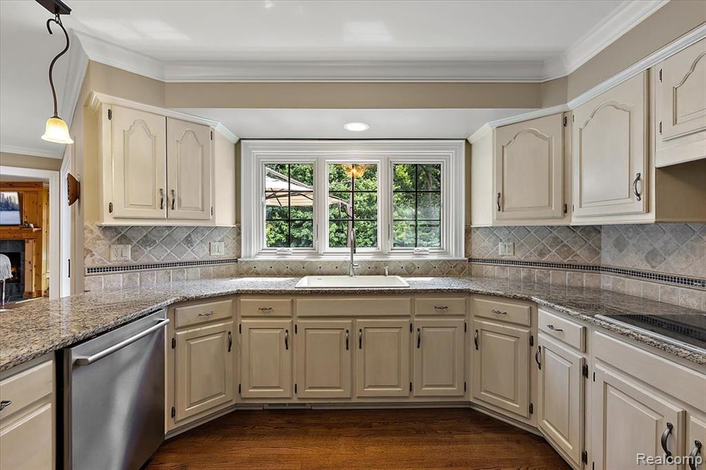 510 Hunters Crossing, Bloomfield Hills, MI 48304 — Photo 13