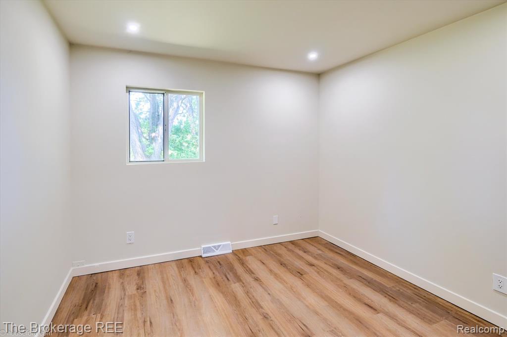 1401 Hillside Drive, Flint, MI 48532 — Photo 19