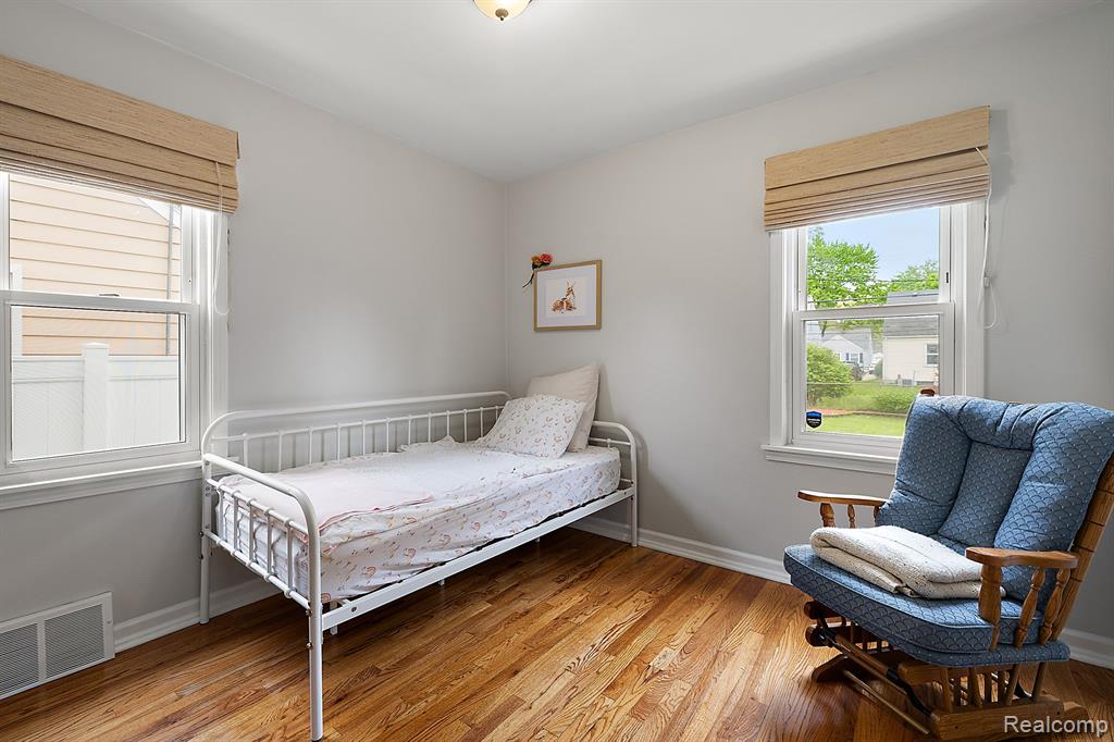 904 N DORCHESTER Avenue, Royal Oak, MI 48067 — Photo 18