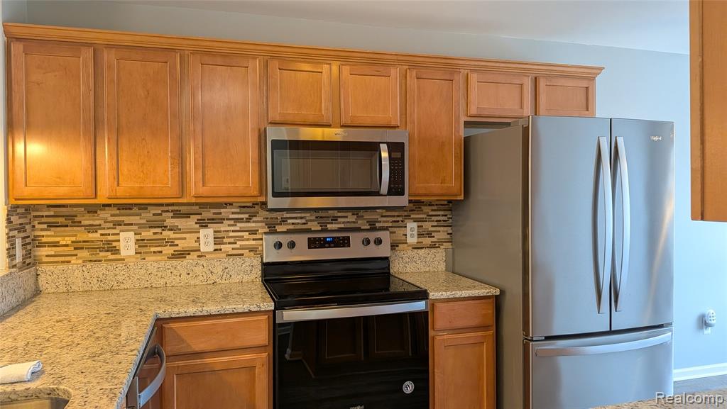 413 VILLAGE Drive, Walled Lake, MI 48390 — Photo 9