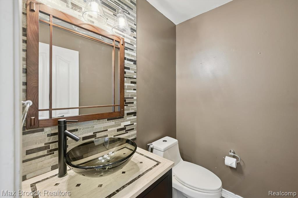 5872 Meadowview Drive, Plymouth, MI 48187 — Photo 17