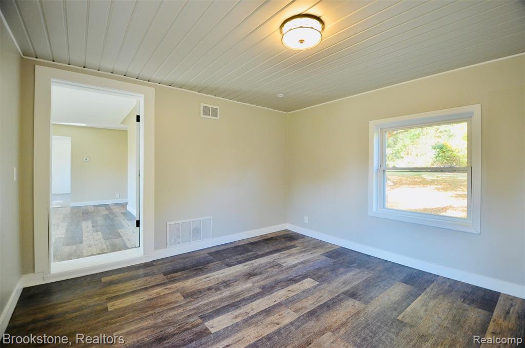 7565 Old Pond Drive, Clarkston, MI 48348 — Photo 17