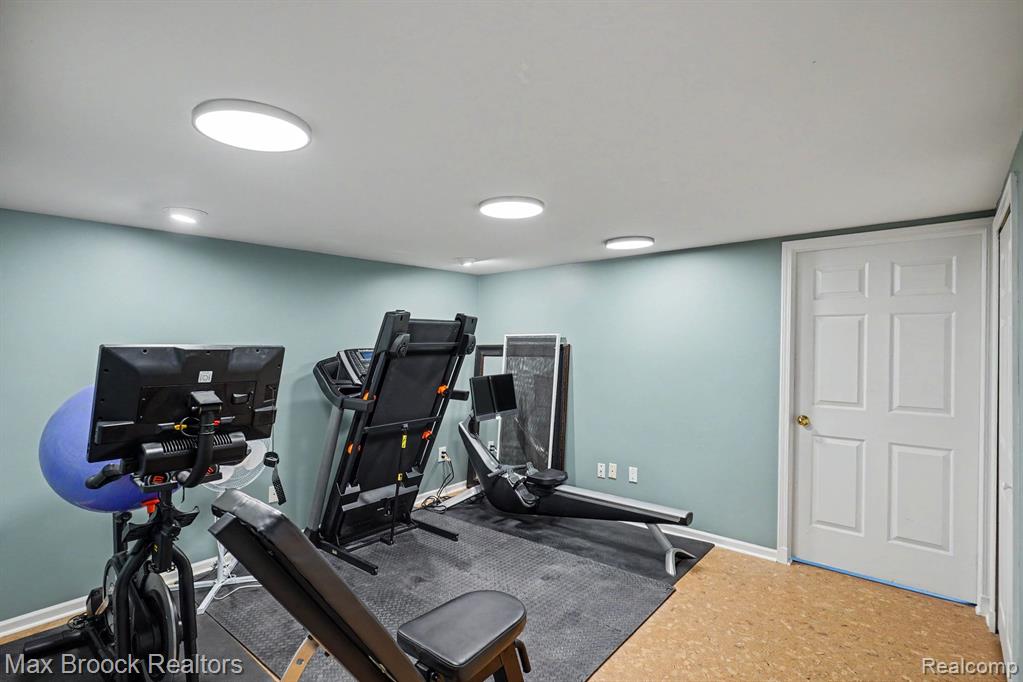 1300 Oak Hollow Drive, Milford, MI 48380 — Photo 42