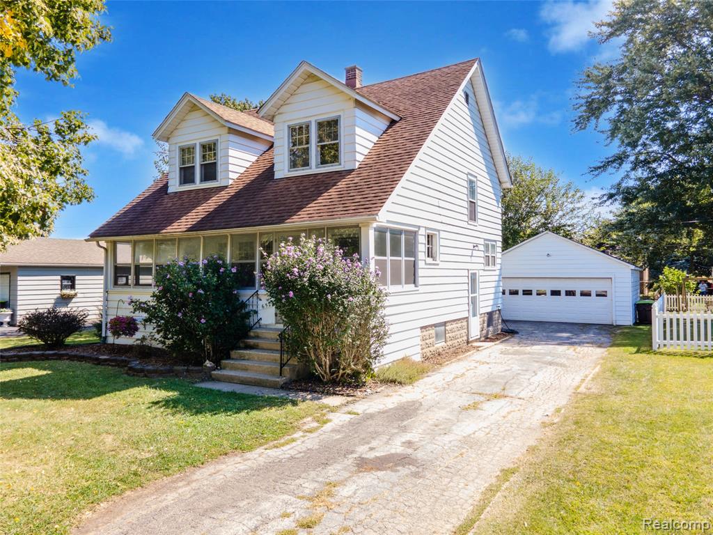 652 Bentley Drive, Monroe, MI 48162 — front exterior
