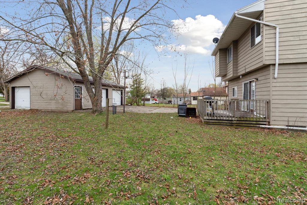 811 HOWELL Avenue, Adrian, MI 49221 — Photo 33