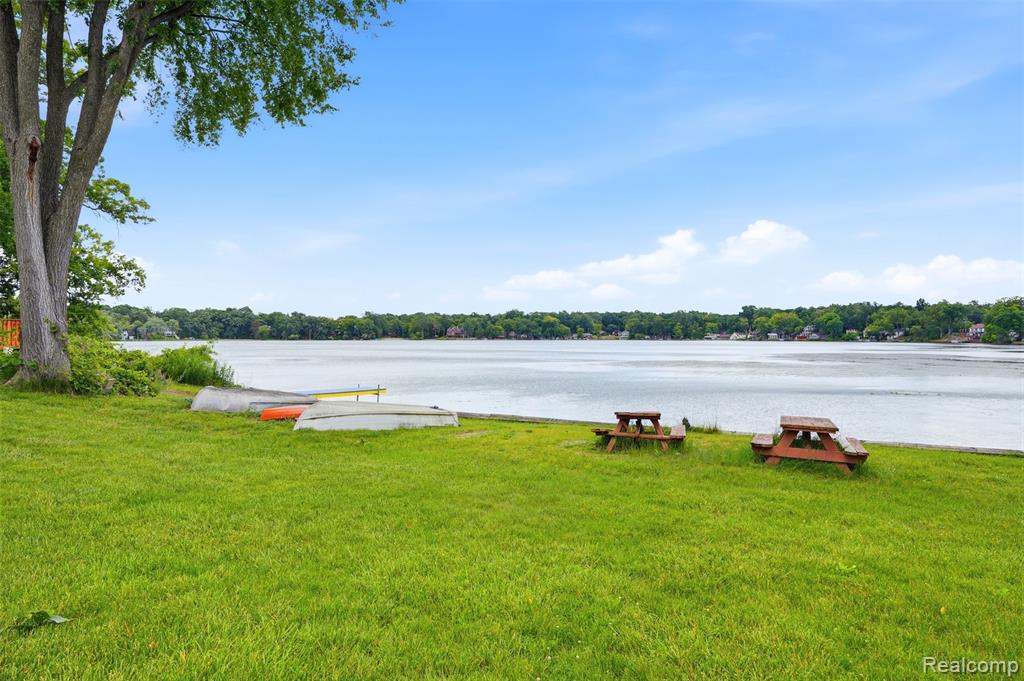 11032 Grand River Road, Brighton, MI 48116 — Photo 14