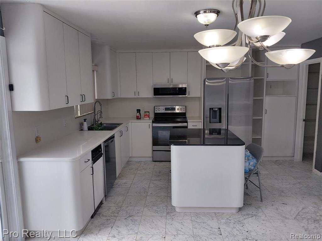 8445 Crestshire Drive, Ypsilanti, MI 48197 — Photo 30