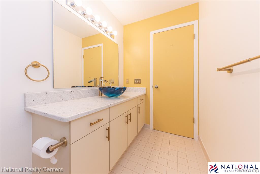 29705 Pine Ridge Circle, 35, Farmington Hills, MI 48331 — Photo 15