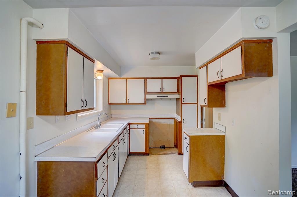 943 BRADLEY Avenue, Flint, MI 48503 — Photo 9