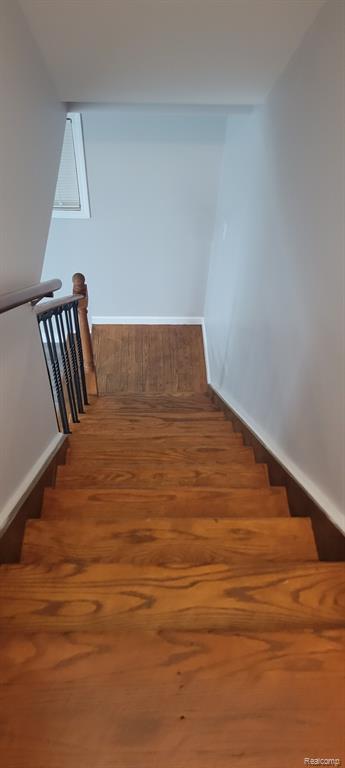 568 E DALLAS Avenue, Madison Heights, MI 48071 — Photo 13