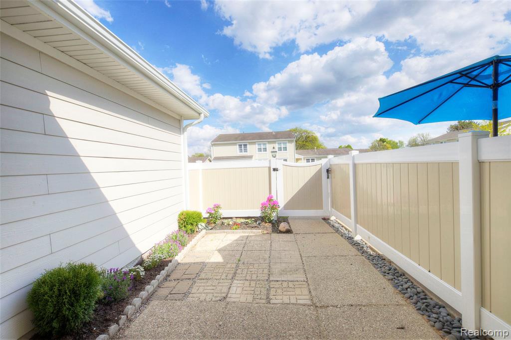 39887 Village Wood Lane, Novi, MI — Photo 6