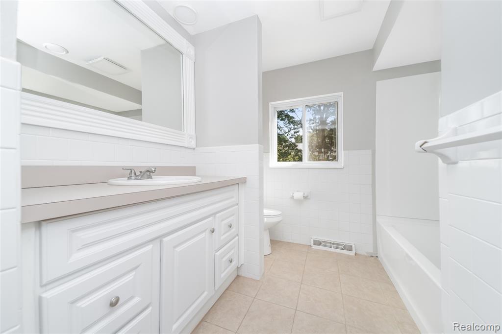 8239 Atha Street, White Lake, MI — Photo 11