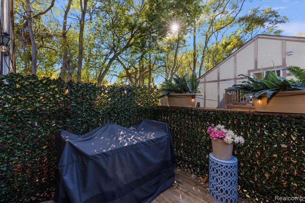 44800 Bayview Drive, 33, Novi, MI 48377 — Photo 21