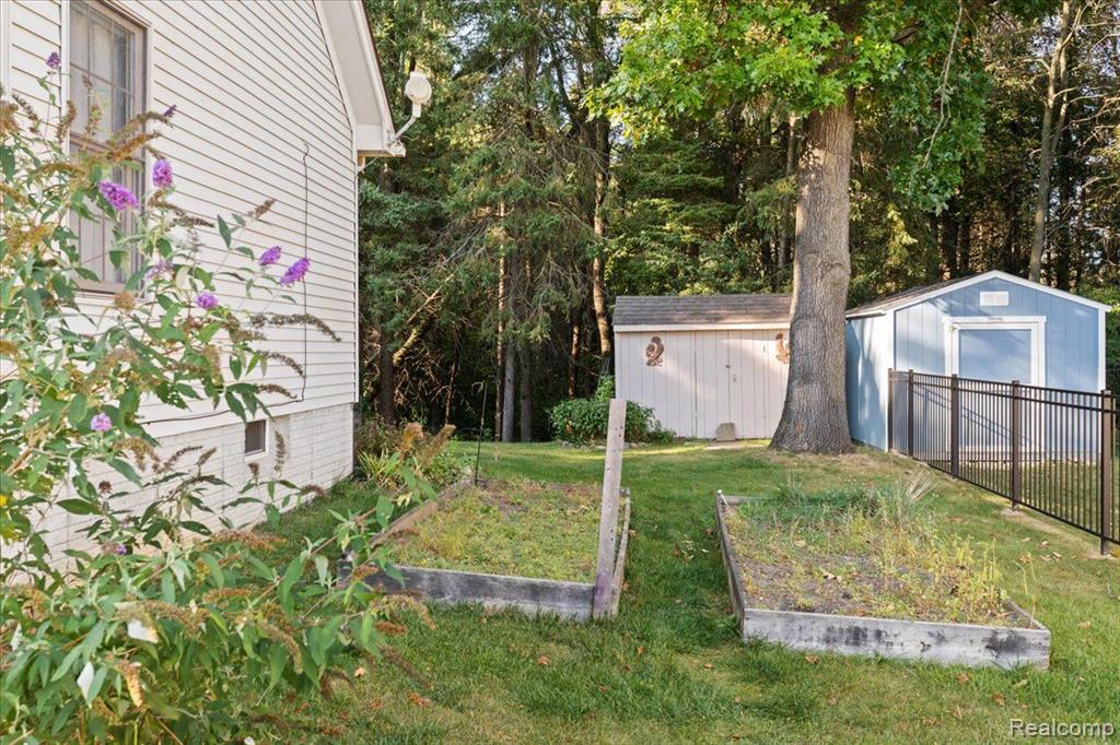 100 JAMESTOWN Drive, Metamora, MI 48455 — Photo 32