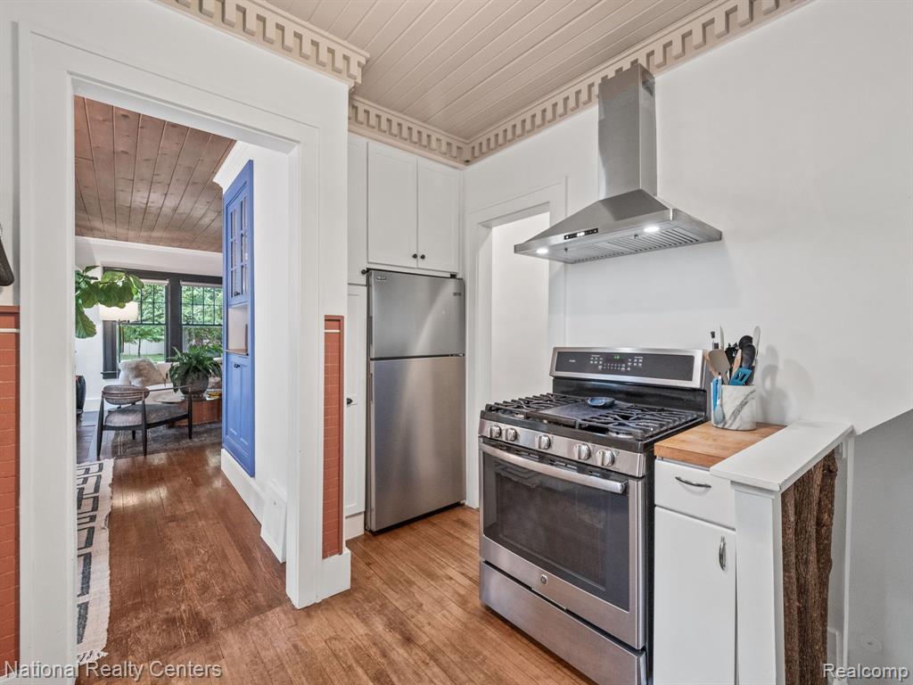 44 DEVONSHIRE Road, Pleasant Ridge, MI — Photo 10