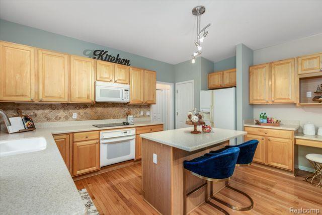 7567 WINDGATE Circle, West Bloomfield, MI 48323 — Photo 27