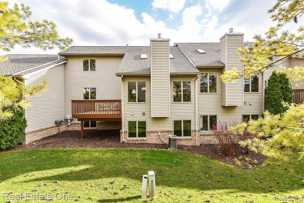 938 MILDRED J Court, Brighton, MI 48116 — Photo 42