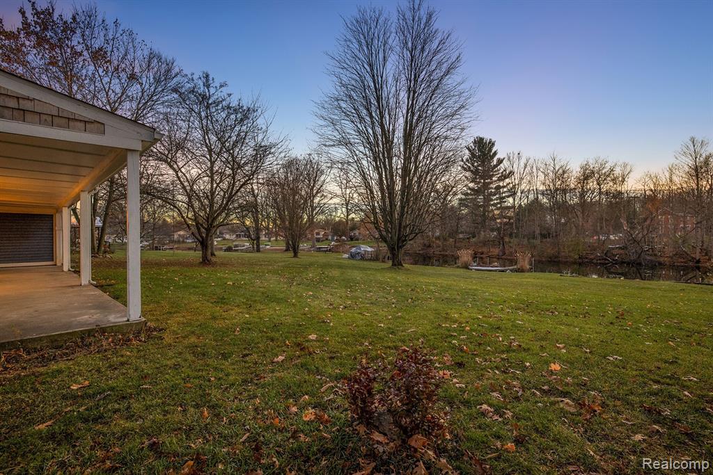 6992 Biscayne Avenue, White Lake, MI 48383 — Photo 27