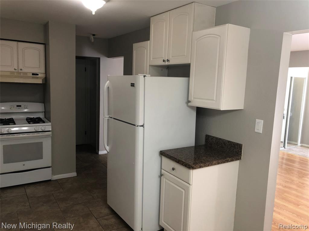 8755 GEORGE F BUNKER, Sterling Heights, MI 48313 — Photo 8