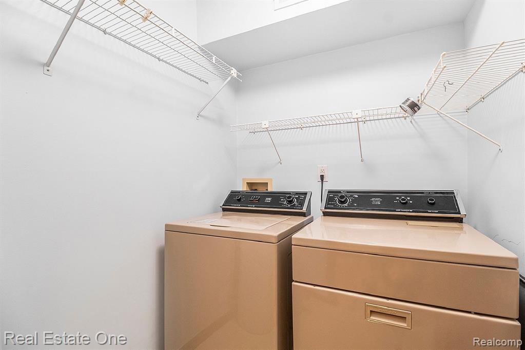 232 PINEWOOD Drive, Plymouth, MI 48170 — Photo 11