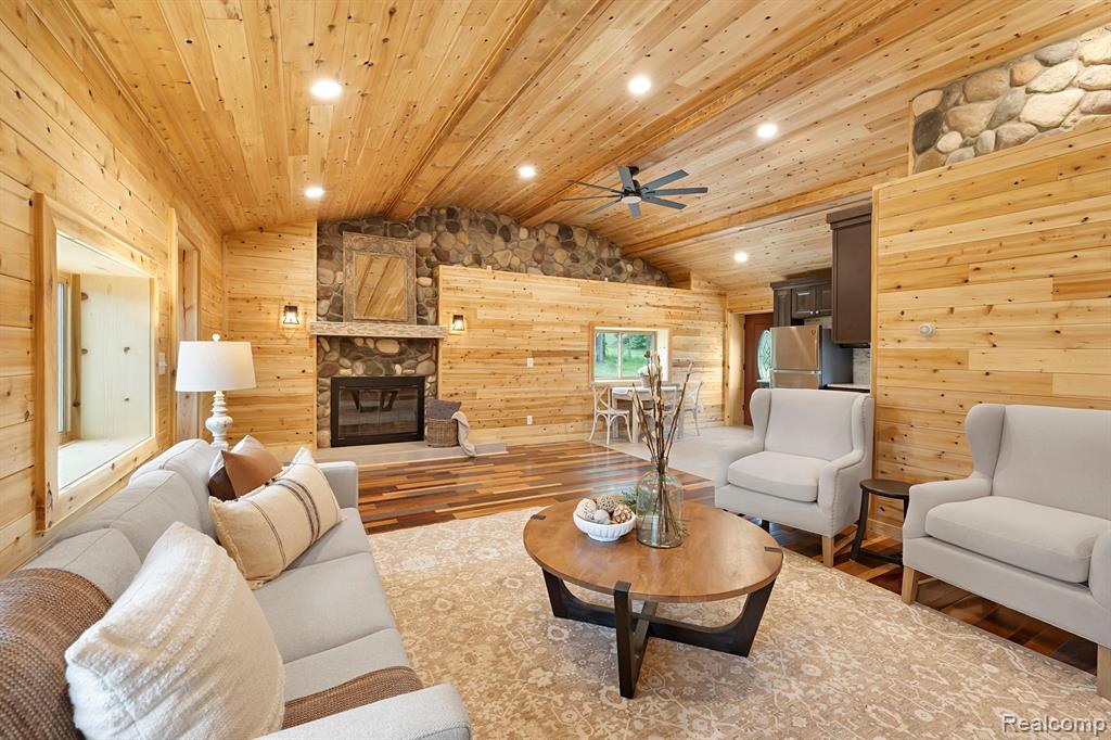 8760 HYNE Road, Brighton, MI 48114 — Photo 2