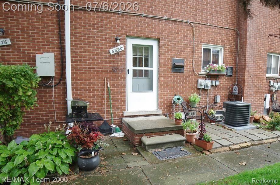 6880 COUNTRY LANE, Dearborn Heights, MI 48127 — Photo 11