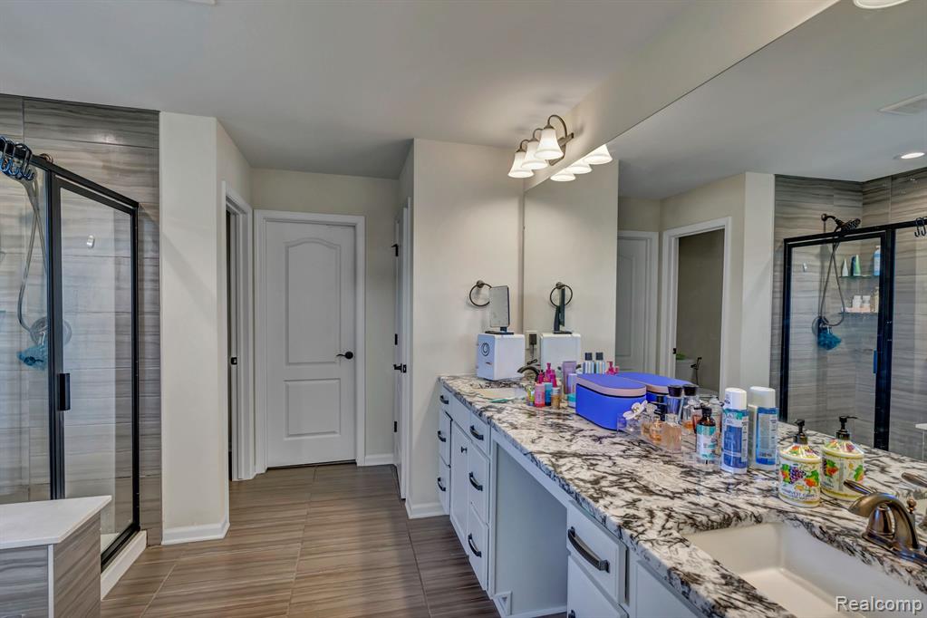 49746 SHORELINE Drive, Canton, MI 48187 — Photo 20