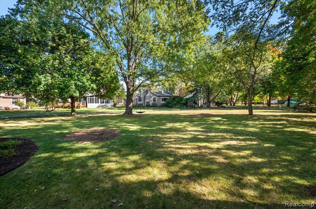 2066 Teaneck Circle, Wixom, MI 48393 — Photo 36