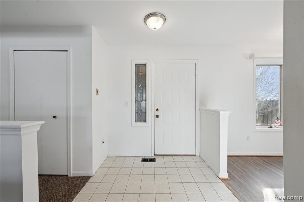 9836 Hawthorne Glen Drive, Grosse Ile, MI 48138 — Photo 4