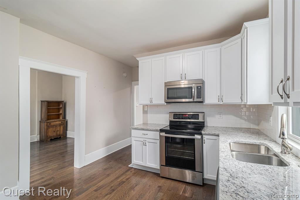 2499 BALDWIN Street, Detroit, MI 48214 — Photo 14