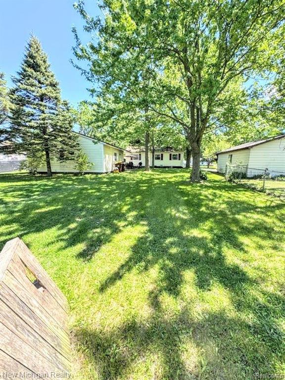 212 SUNNYBROOKE Drive, Vernon, MI 48476 — Photo 18