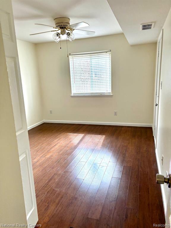 42499 PLYMOUTH HOLLOW Drive, 32, Plymouth, MI 48170 — Photo 16