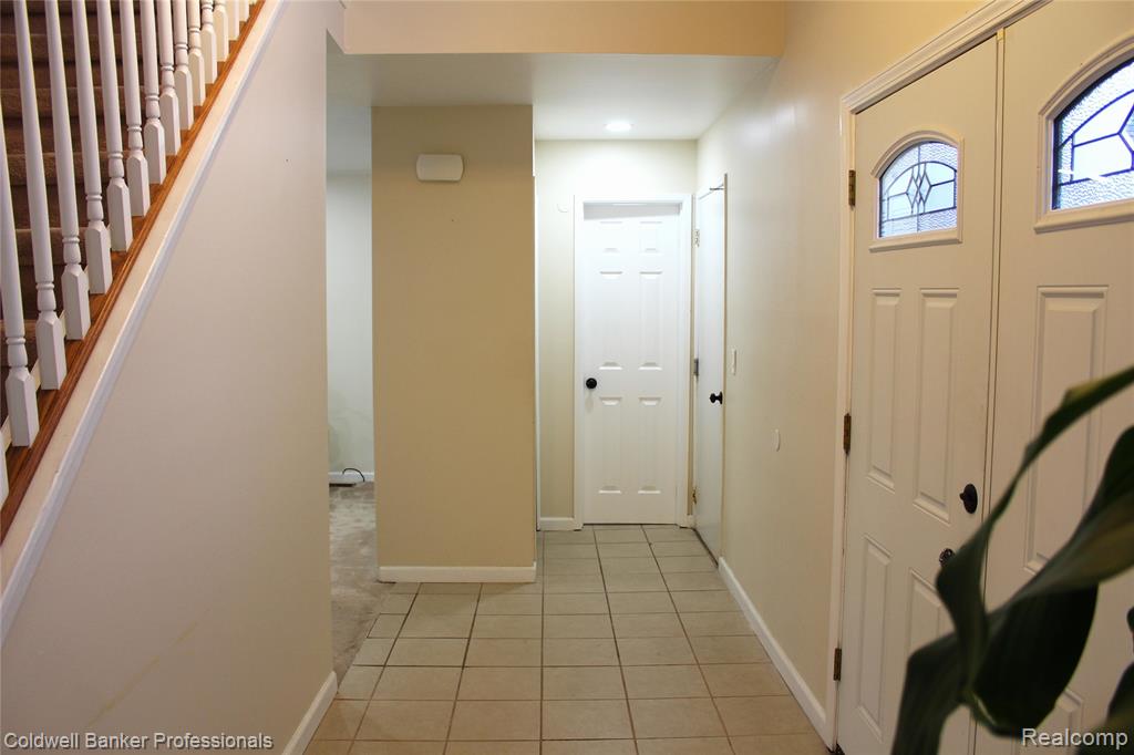 6586 CARRIAGE HILLS Drive, Canton, MI 48187 — Photo 7