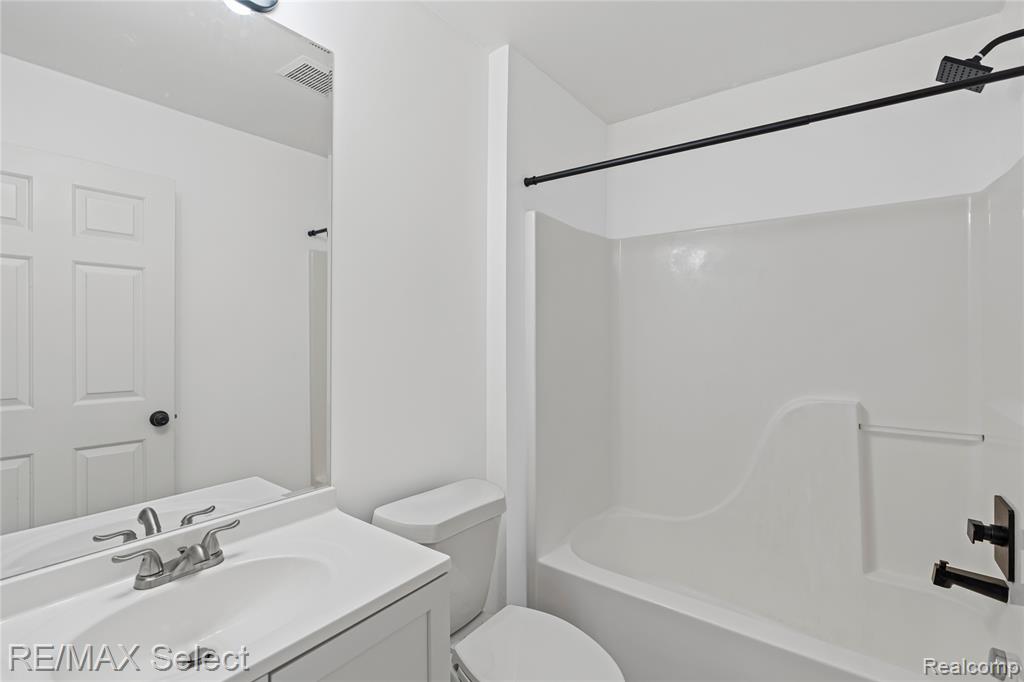 5199 Meadow Crest Circle, Holly, MI 48442 — Photo 25