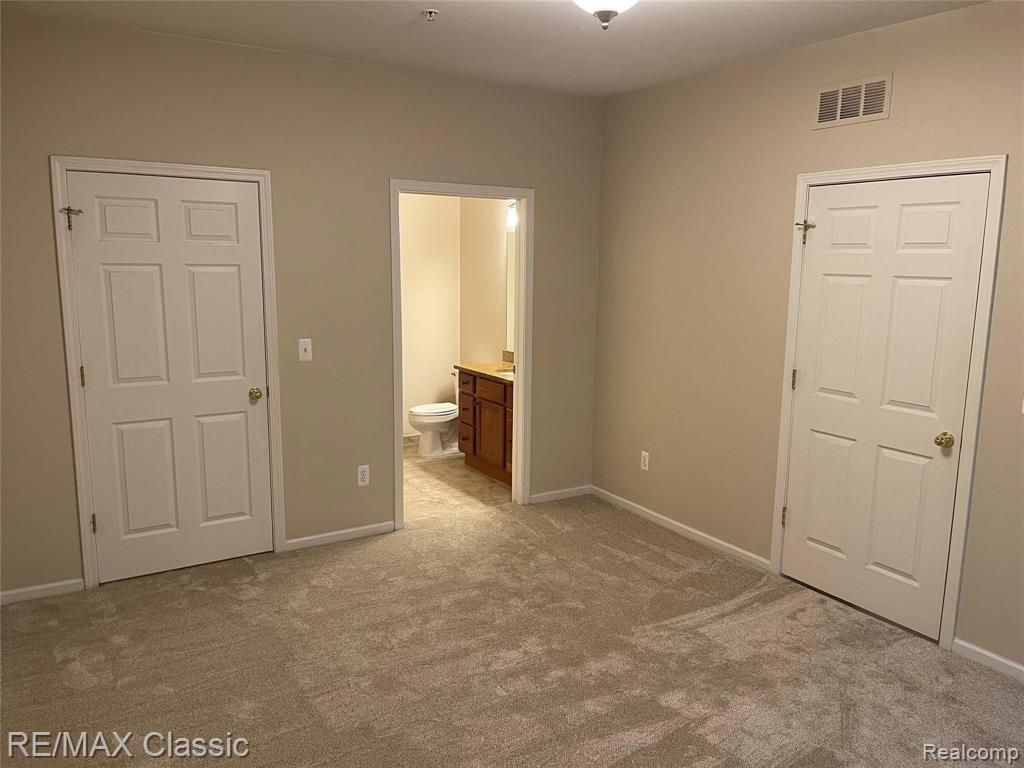 530 RED OAK Court, Walled Lake, MI 48390 — Photo 13