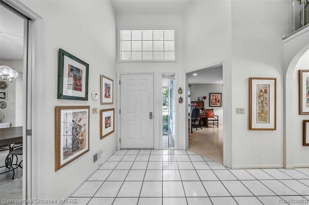 7569 Danbury Circle, West Bloomfield, MI — Photo 3