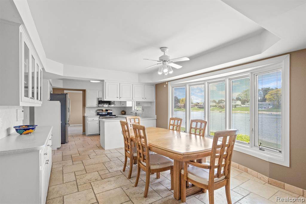54443 POCAHONTAS Drive, Shelby Twp, MI 48315 — Photo 12