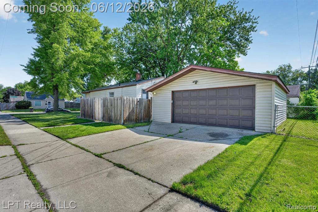 806 E Barrett Avenue, Madison Heights, MI 48071 — Photo 28