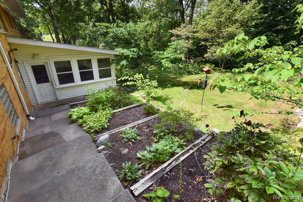 2114 NEEDHAM Road, Ann Arbor, MI 48104 — Photo 24