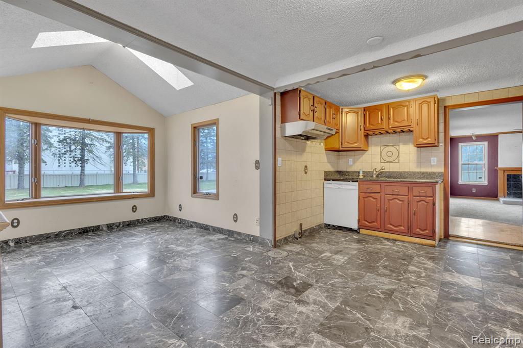 8202 N Inkster Road, Dearborn Heights, MI 48127 — Photo 16