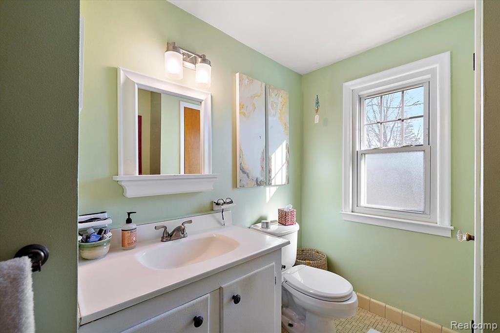 17601 Cambridge Boulevard, Lathrup Village, MI 48076 — Photo 36